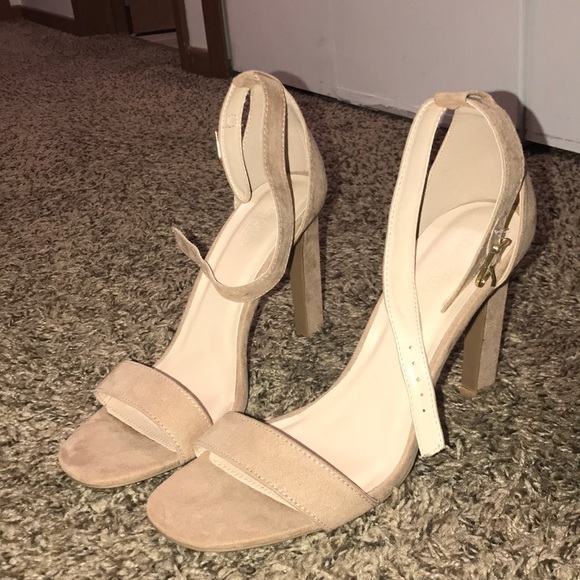 Tan Heels Size 9 - Picture 2 of 3